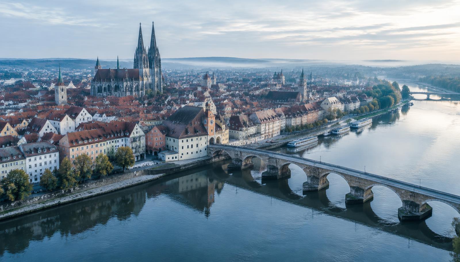 Regensburg mit Dom und Steinerner Brücke